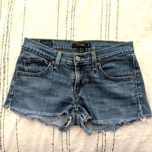 🍑Levi's Denim shorts